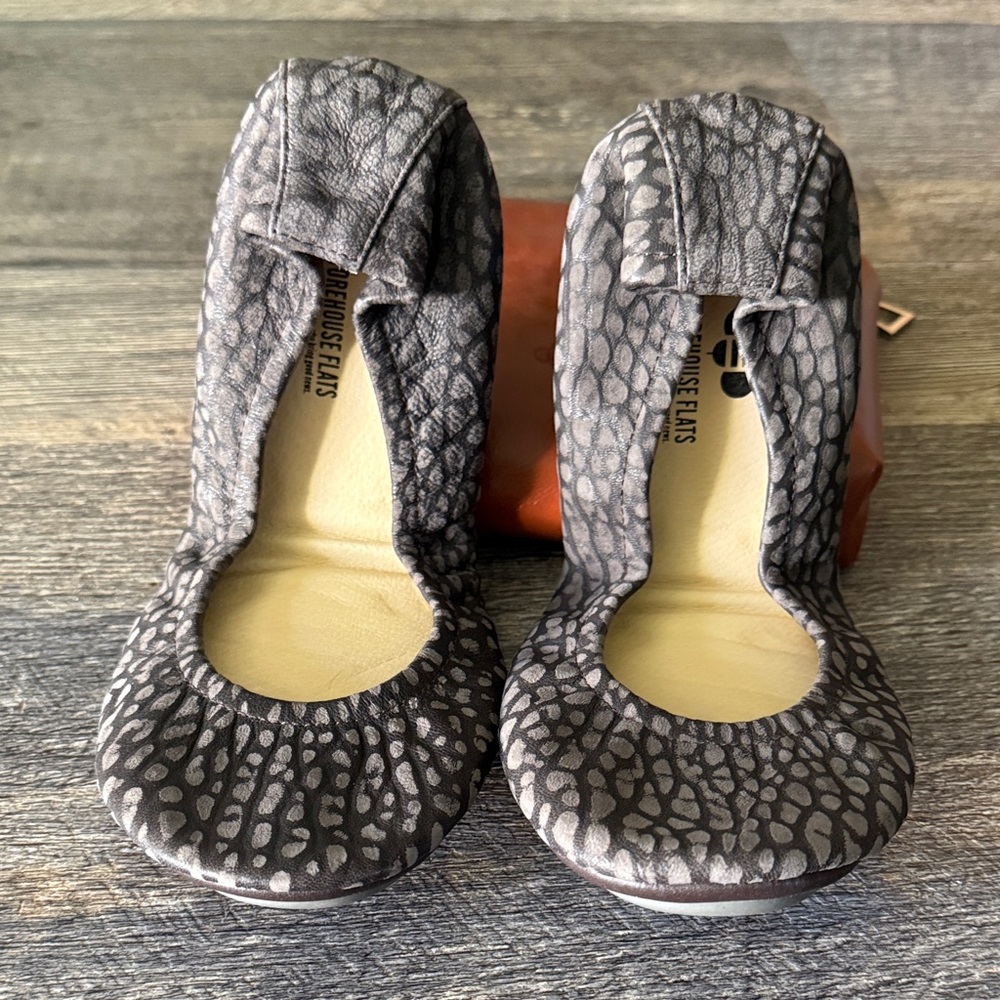 Storehouse flats in brown textured.